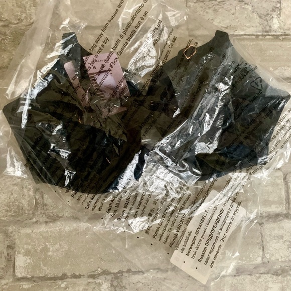 SAVAGE X FENTY: Core Microfiber T-Shirt Bra - Picture 12 of 12